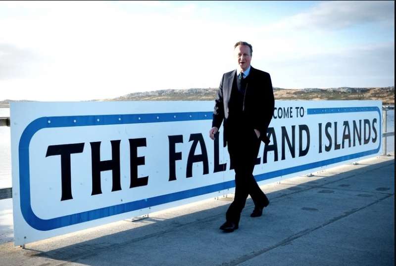 david cameron alle isole falkland - malvine