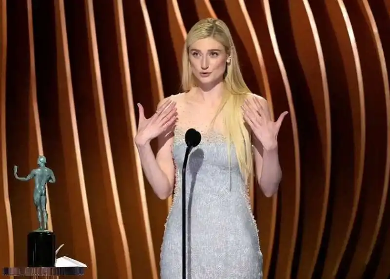 elizabeth debicki  sag awards 2024   