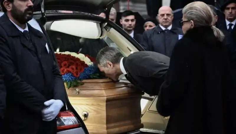 emanuele filiberto di savoia ai funerali del padre vittorio emanuele 