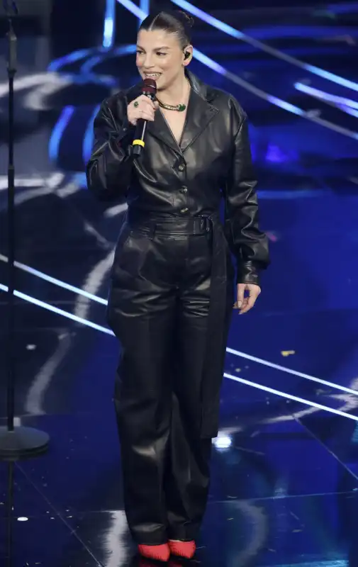 emma marrone in ferrari e gioielli tiffany & co.