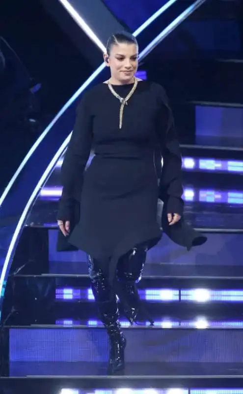 emma marrone in mugler con gioielli tiffany & co.