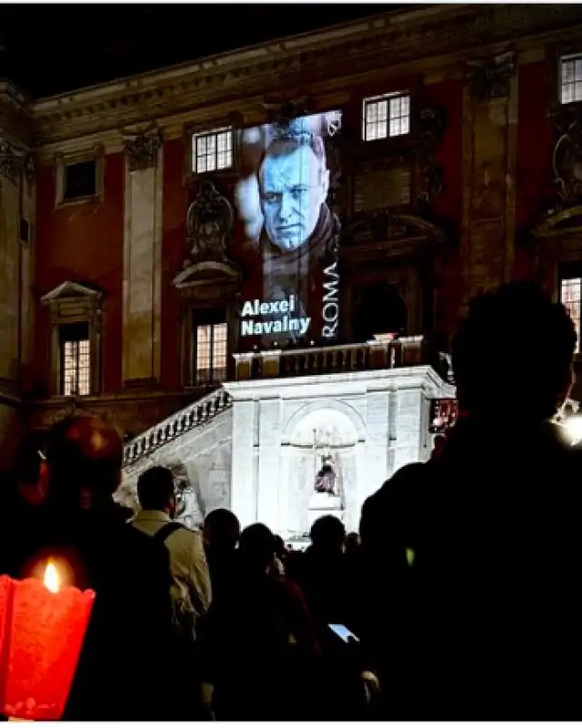  FIACCOLATA PER NAVALNY CAMPIDOGLIO ROMA