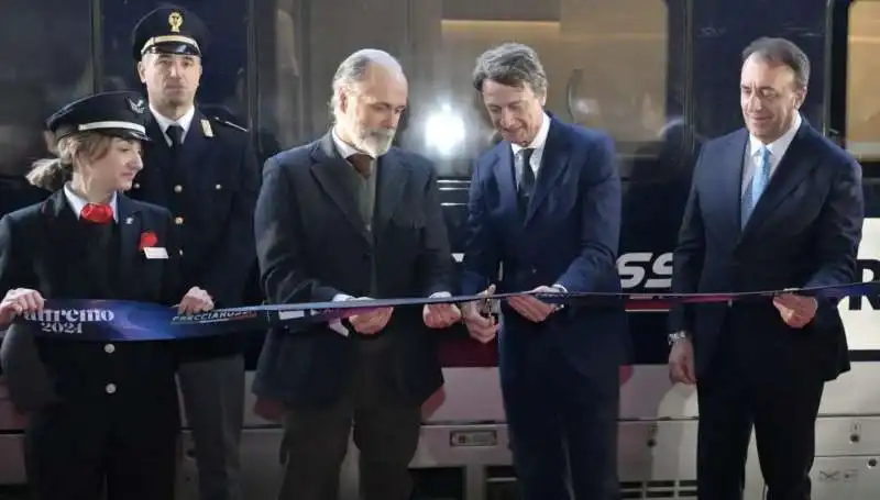 giampaolo rossi e luigi corradi inaugurano il treno frecciarossa speciale per  sanremo  