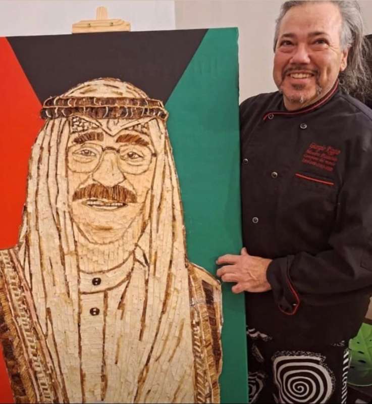 giorgio riggio con la pizza realizzata per la festa di liberazione del kuwait