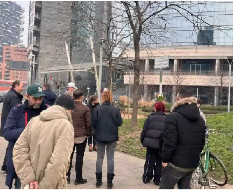 IDENTIFICAZIONE MANIFESTANTI CHE COMMEMORANO NAVALNY A MILANO