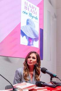 ilary blasi presentazione libro che stupida 13