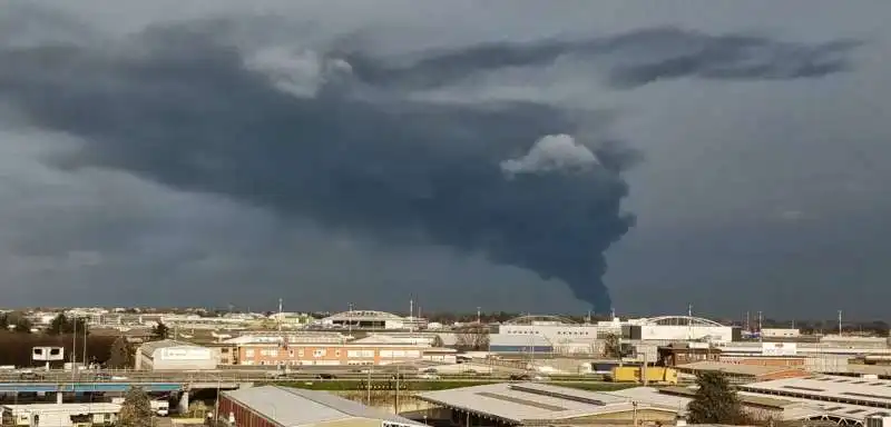 incendio a milano  