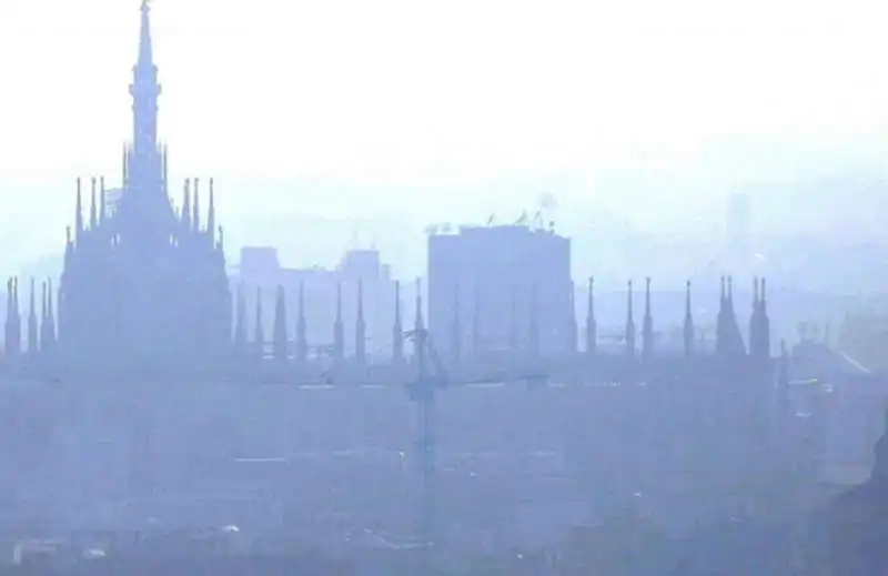 inquinamento e smog   milano 