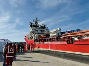 La nave Ocean Viking di Sos Mediterranee a Brindisi