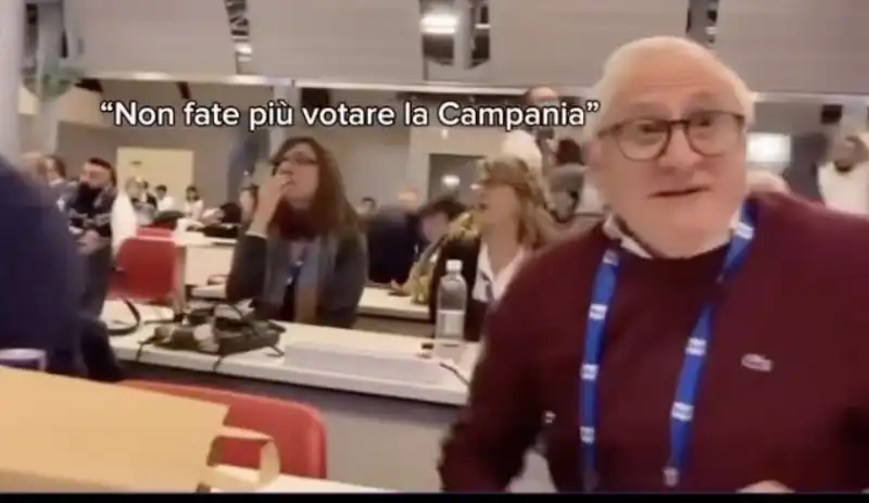 le proteste in sala stampa per geolier