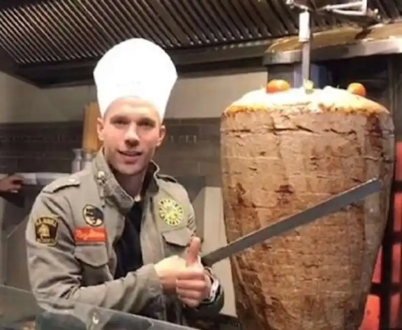 lukas podolski kebab 4