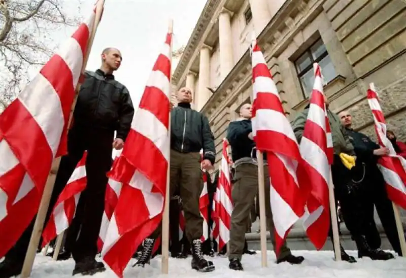 manifestanti al giorno dell'onore a budapest 5