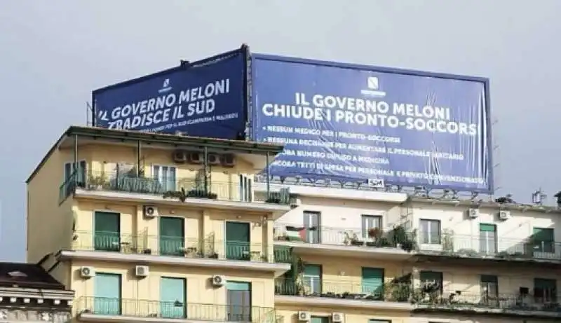 MANIFESTI DELLA REGIONE CAMPANIA CONTRO IL GOVERNO MELONI

