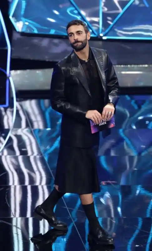 marco mengoni in fendi