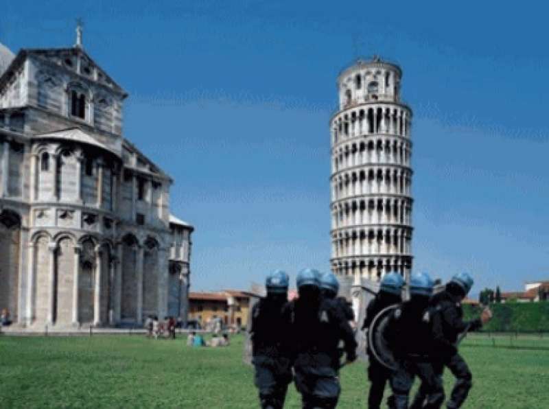 meme sulle cariche della polizia a pisa il giornalone la stampa