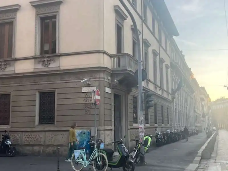 NUOVO PORTONE DI URBANO CAIRO IN VIA SOLFERINO A MILANO 