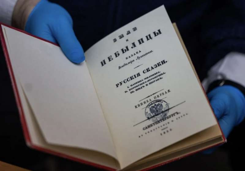 prime edizioni rare dei libri russi rubati e sostituiti da copie 2