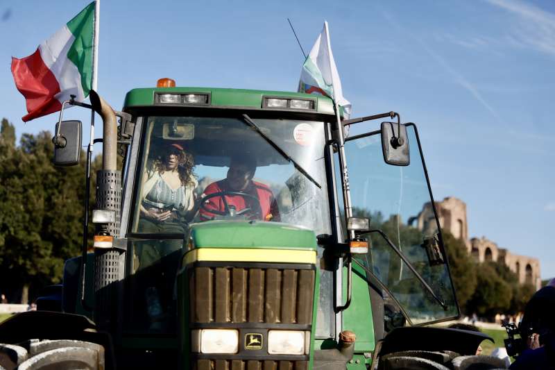 protesta dei trattori al circo massimo 10