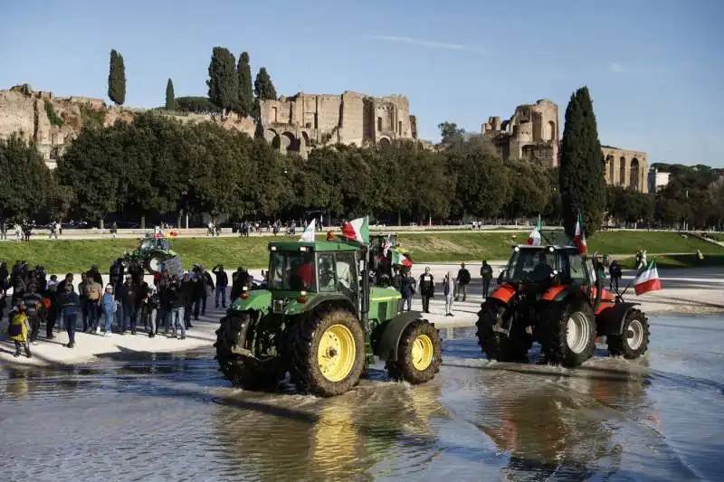 protesta dei trattori al circo massimo   2