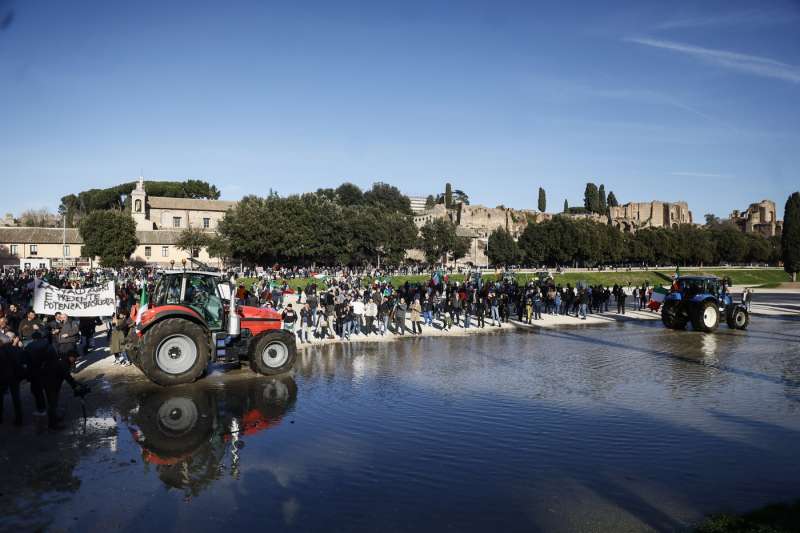 protesta dei trattori al circo massimo 6