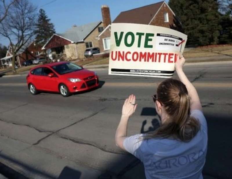 protesta in michigan contro il sostegno di biden a israele