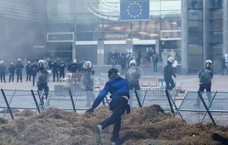 proteste degli agricoltori a bruxelles   18