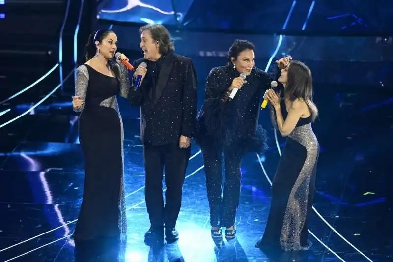 ricchi e poveri con paola e chiara   quarta serata sanremo 2024