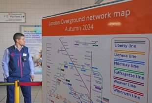 sadiq khan e le nuove fermate dell overground 3