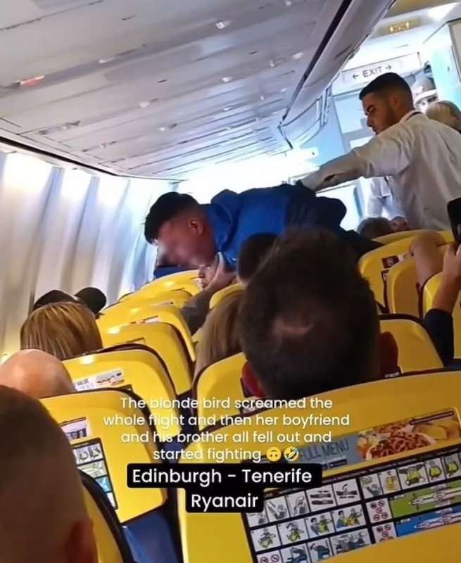 scazzo a bordo in un volo tra tenerife ed edimburgo 8