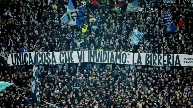 STRISCIONE SULLA BUrgerbrAukeller DURANTE LAZIO BAYERN MONACO