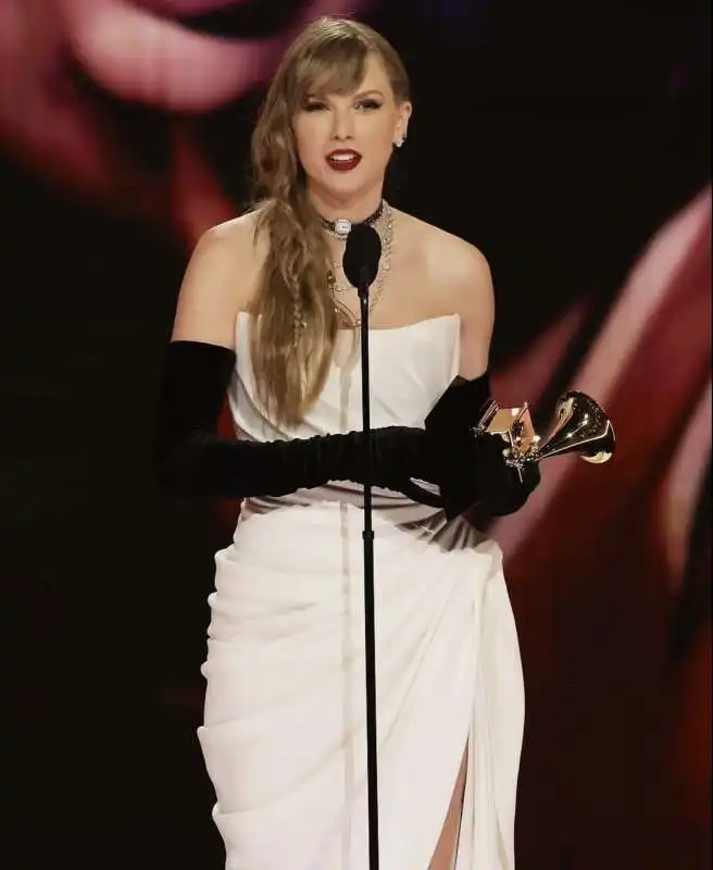 taylor swift   grammy 2024         