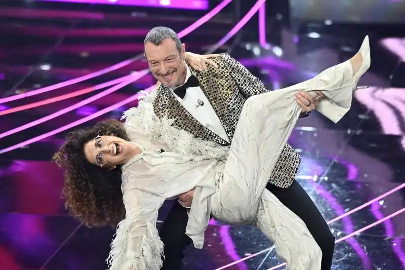 teresa mannino amadeus terza serata sanremo 2024   