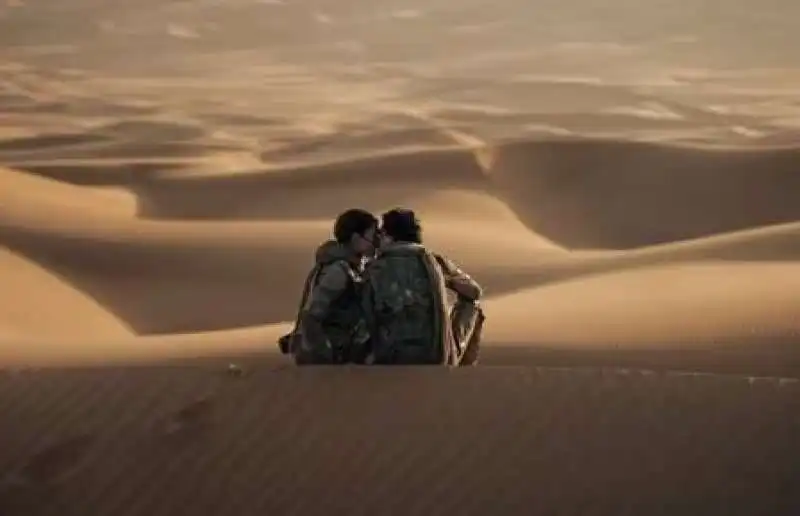 timothee chalamet e zendaya in dune parte due