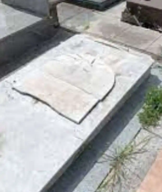 TOMBE PROFANATE NEL CIMITERO ISLAMICO DI BUENOS AIRES