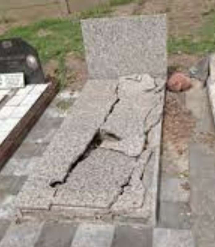 TOMBE PROFANATE NEL CIMITERO ISLAMICO DI BUENOS AIRES