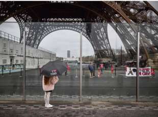 TOUR EIFFEL CHIUSA PER SCIOPERO