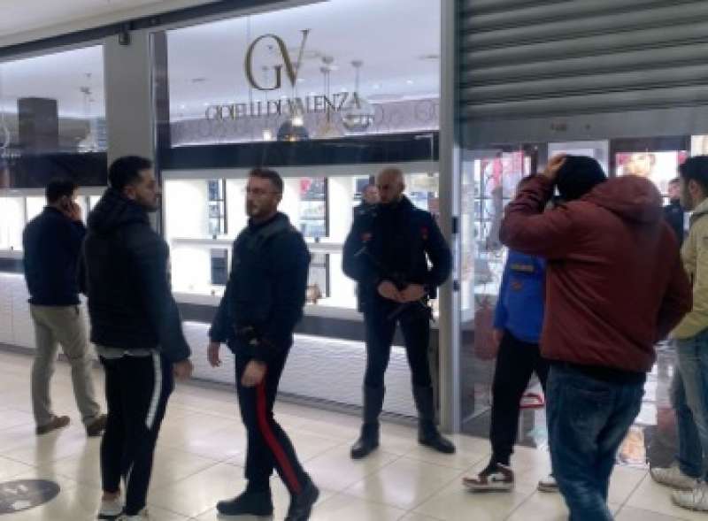 VENEZIA - RAPINA IN GIOIELLERIA