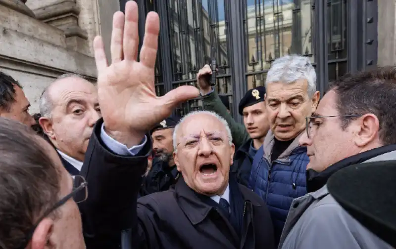 VINCENZO DE LUCA MANIFESTAZIONE A ROMA