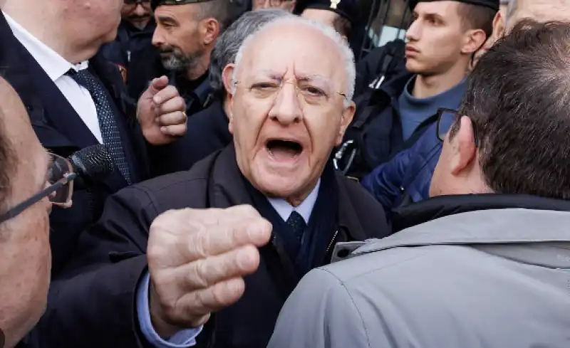 VINCENZO DE LUCA MANIFESTAZIONE A ROMA