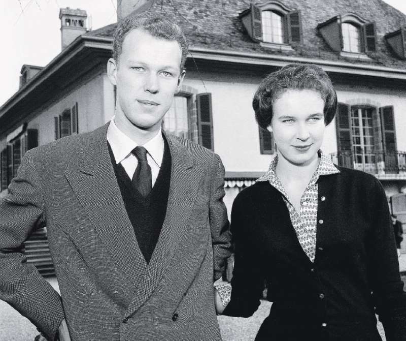 VITTORIO EMANUELE DI SAVOIA CON LA SORELLA MARIA GABRIELLA A MERLINGE IN SVIZZERA, NEL 1955