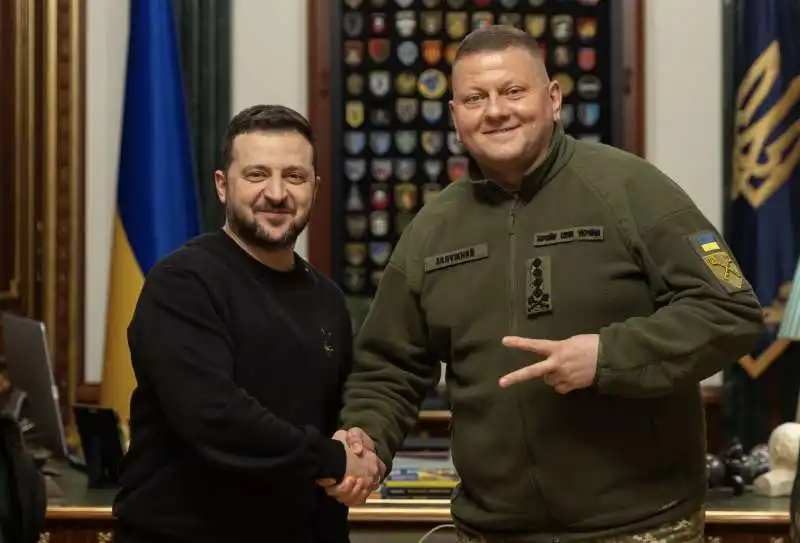 VOLODYMYR ZELENSKY CON VALERY ZALUZHNY