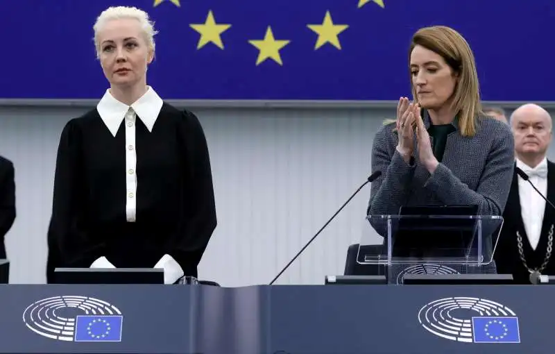 yulia navalnaya   roberta metsola   parlamento europeo 