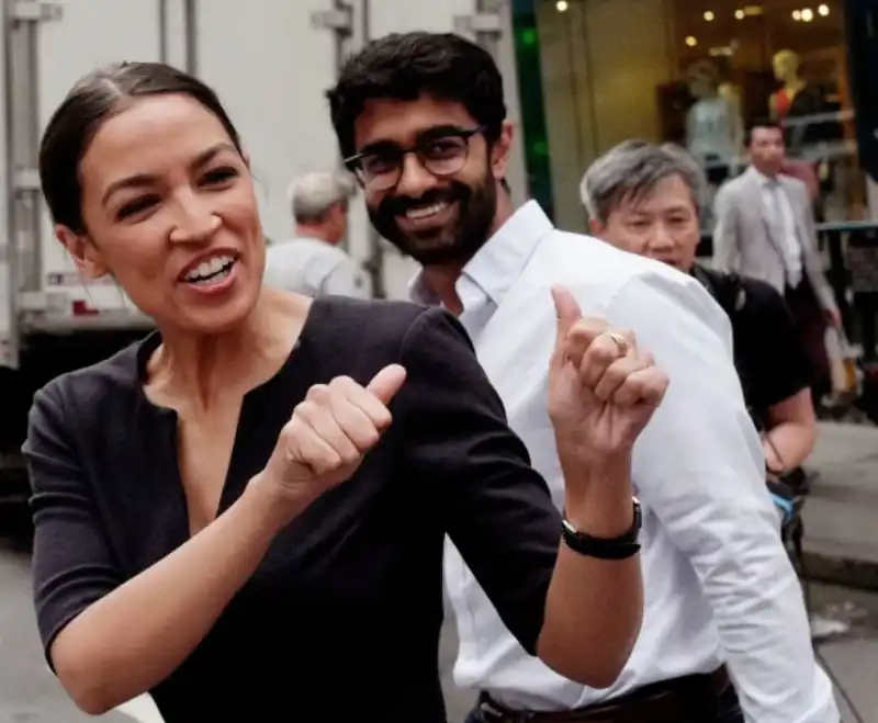 Alexandria Ocasio Cortez e Saikat Chakrabarti