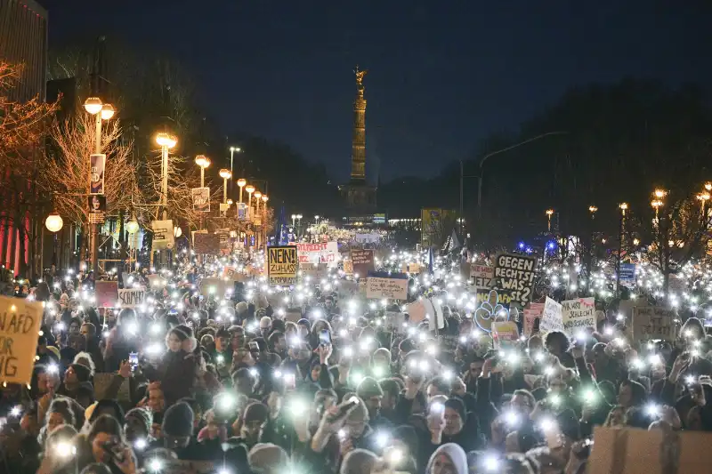 berlino   manifestazione contro afd e merz   11foto lapresse   