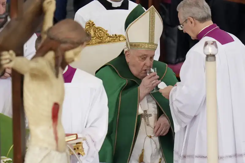 papa francesco alla messa per il giubileo delle forze armate   foto lapresse  1