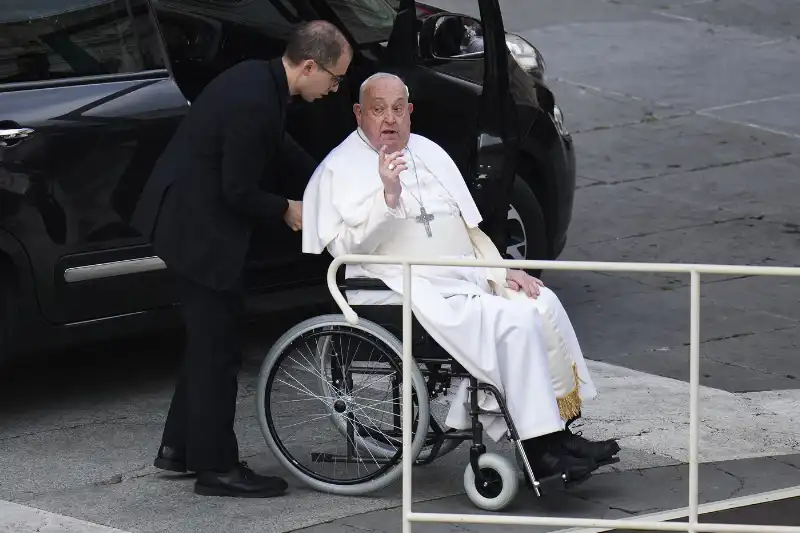 papa francesco alla messa per il giubileo delle forze armate   foto lapresse  3