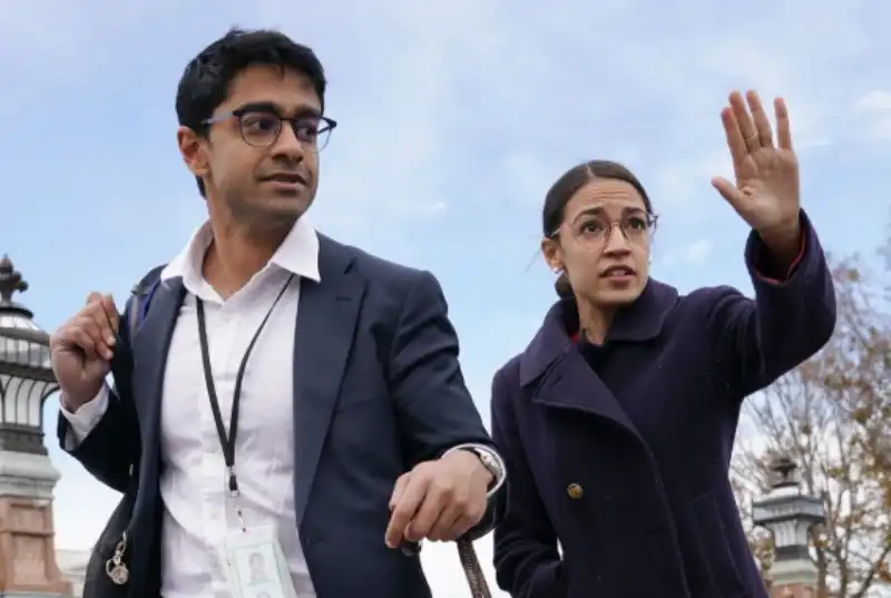 Saikat Chakrabarti e Alexandria Ocasio Cortez