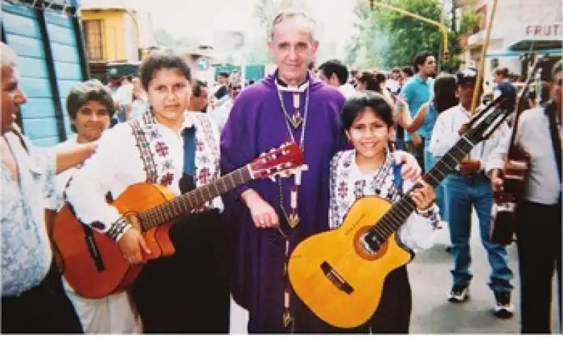 a arcivescovo Bergoglio ha sempre frequentato le favelas di Buenos Airesrticle 