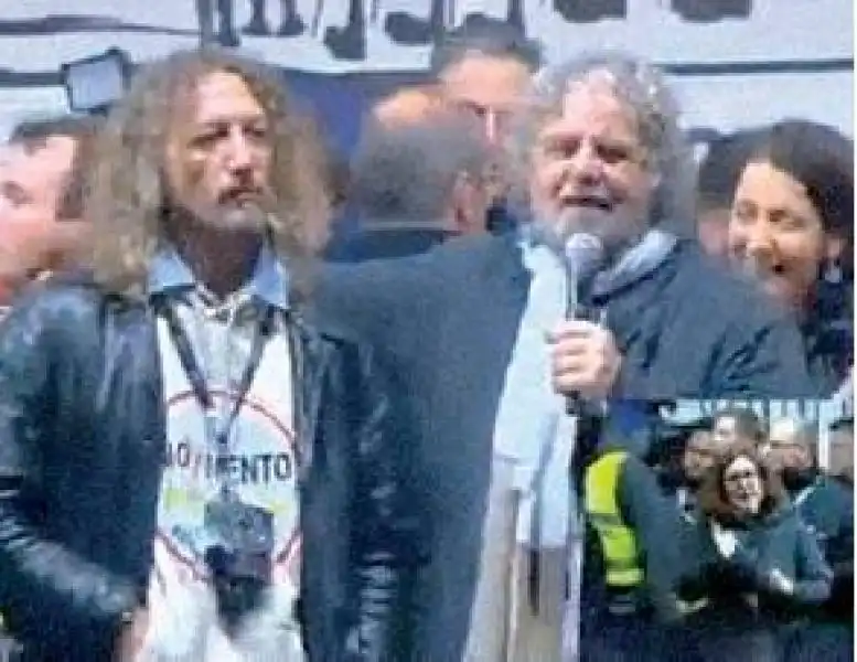 BEPPE GRILLO PRESENTA IN PIAZZA WALTER jpeg