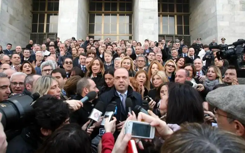 PDL BERLUSCONI TRIBUNALE MILANO 